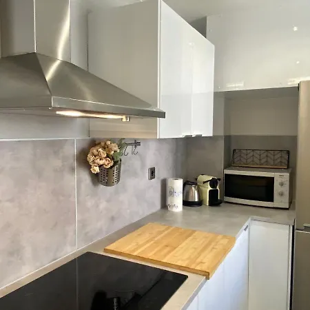 Gloria Five Stars House 아파트 *